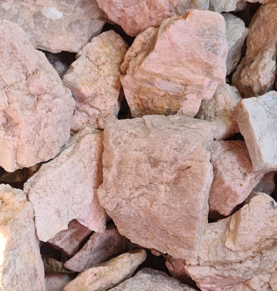 Petalite mineral used in glass and ceramic manufacturing